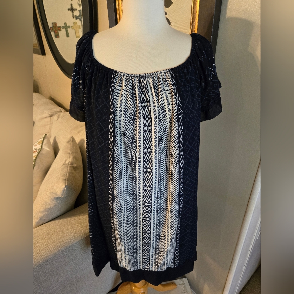 Xhilaration Women's Navy Patterned Top. 355